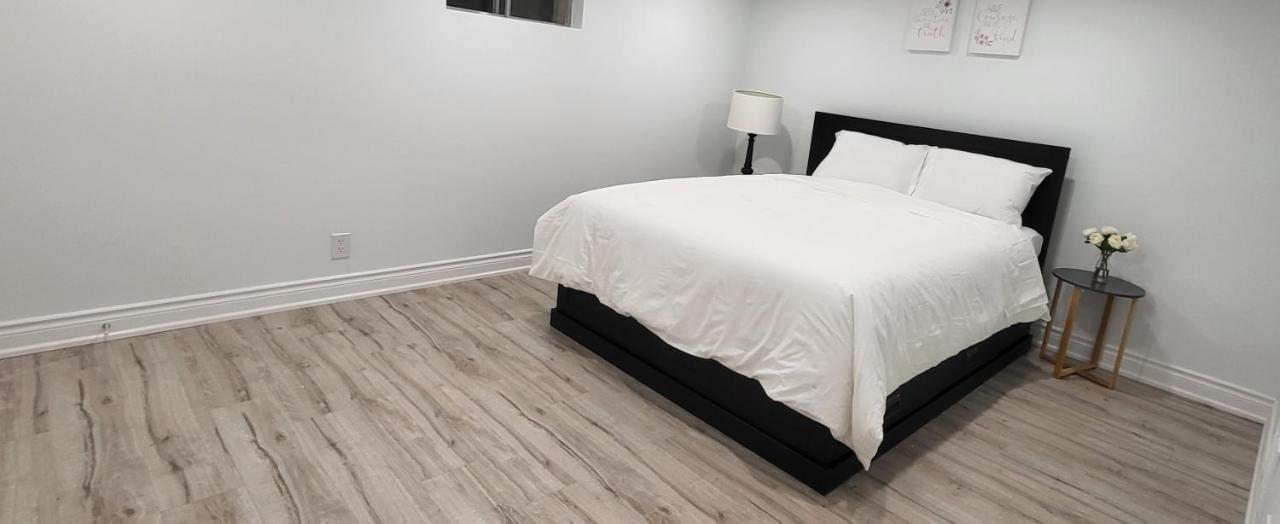 Queen Bedroom With Private Washroom Near 401, 404, Dvp, Markham, North York, Free Parking Toronto Eksteriør billede
