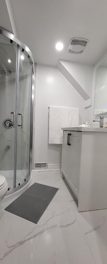 Queen Bedroom With Private Washroom Near 401, 404, Dvp, Markham, North York, Free Parking Toronto Eksteriør billede